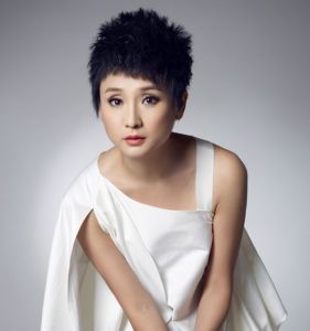 孔琳，她是在1969年1月5日的时候，在浙江省杭州市出生，她毕业于北京电影学院，是中国内地影视女演员。

